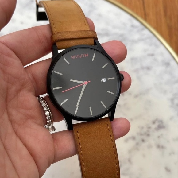 Men's Saddle Leather Watch - Picture 2 of 3